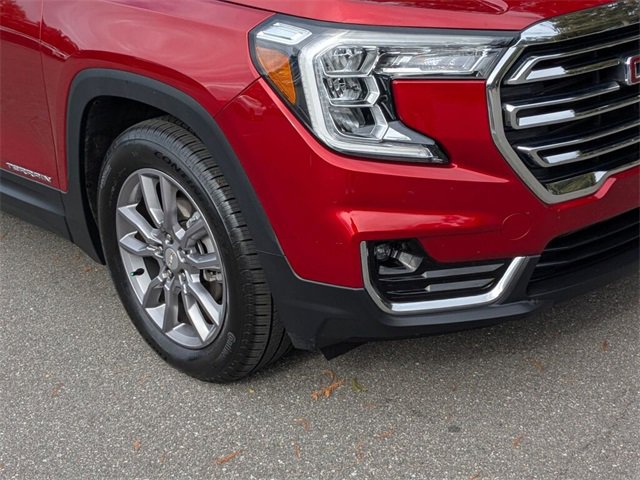 Used 2022 GMC Terrain SLT image 2