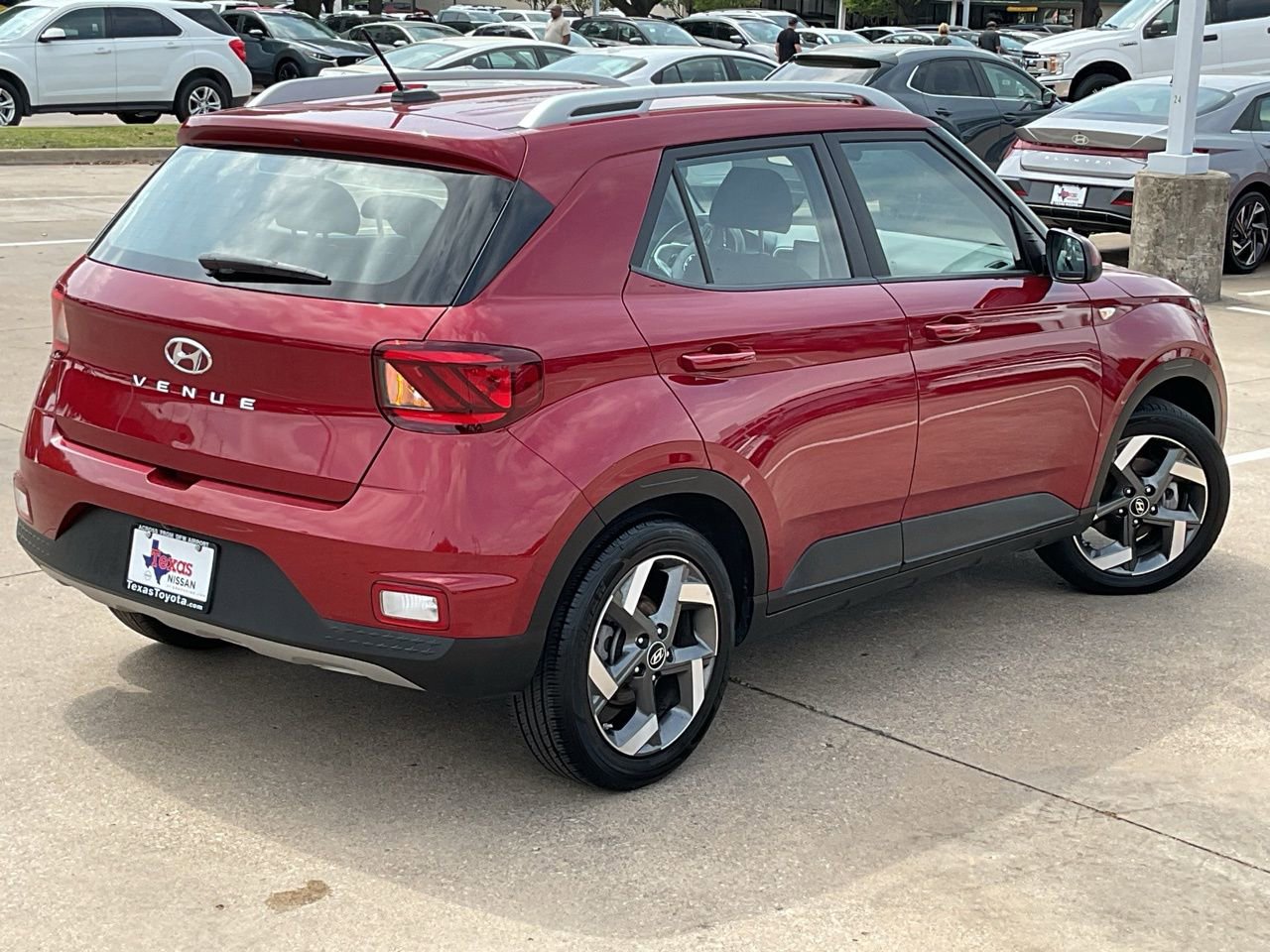 Used 2025 Hyundai Venue SEL image 5