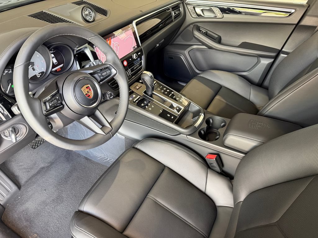 New 2026 Porsche Macan GTS AWD/4WD image 4