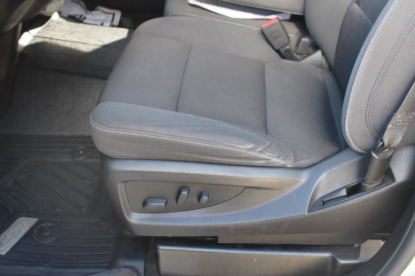 Used 2018 Chevrolet Silverado 1500 LT w/ All Star Edition image 28