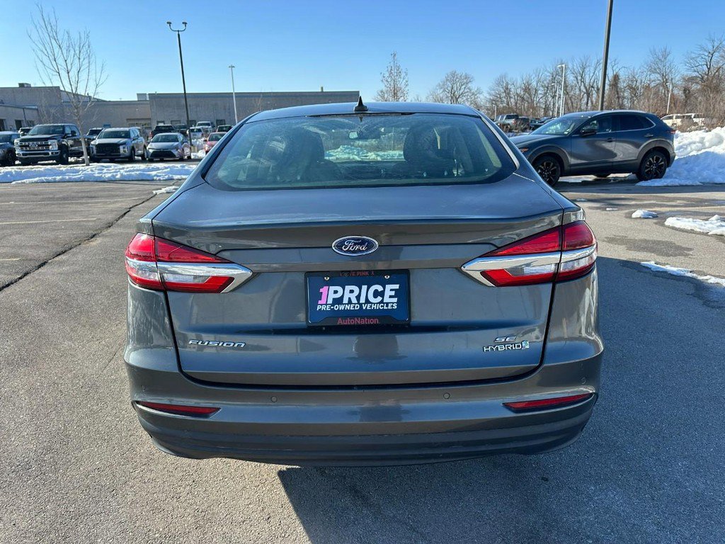 Used 2019 Ford Fusion SE image 4