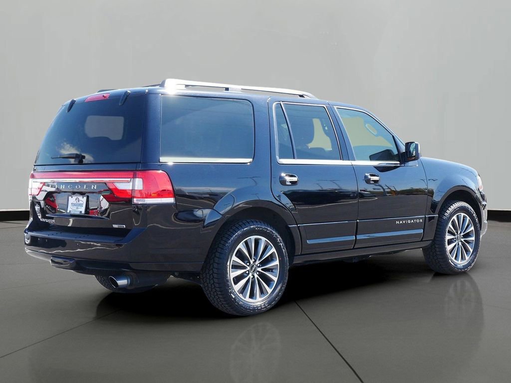 Used 2016 Lincoln Navigator Select AWD/4WD image 3