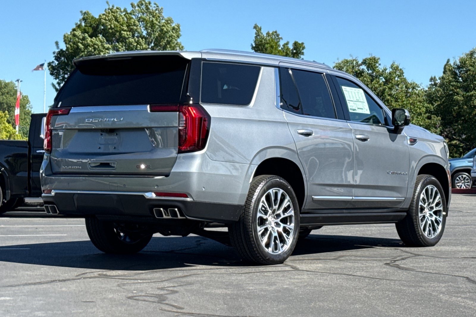 New 2026 GMC Yukon Denali w/ Denali Reserve Package AWD/4WD image 5