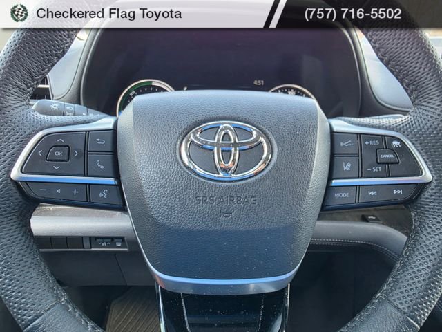 Used 2023 Toyota Sienna Limited image 14