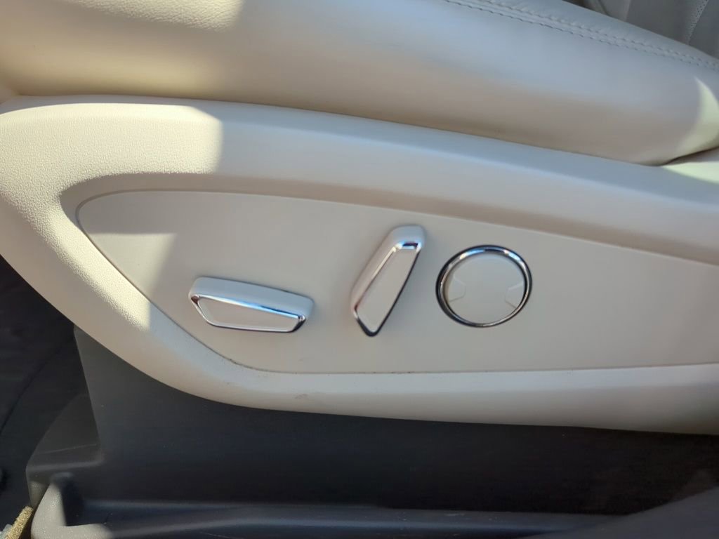 Used 2016 Lincoln MKX Select image 32