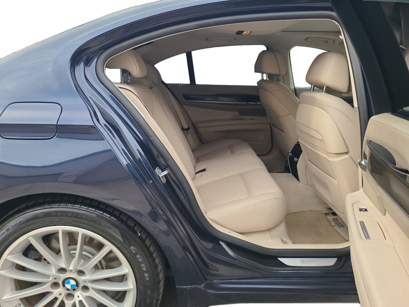 Used 2015 BMW 750i RWD image 22