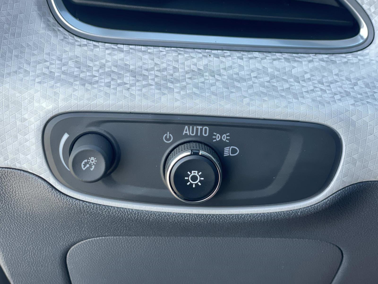 Used 2019 Chevrolet Bolt LT image 20