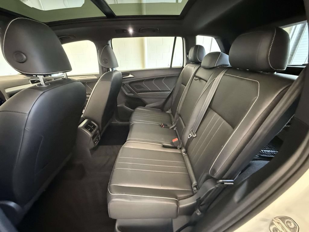 Used 2022 Volkswagen Tiguan SE R-Line AWD/4WD image 19