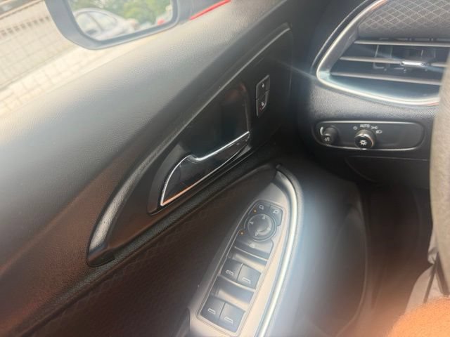Used 2020 Chevrolet Malibu LT FWD image 13