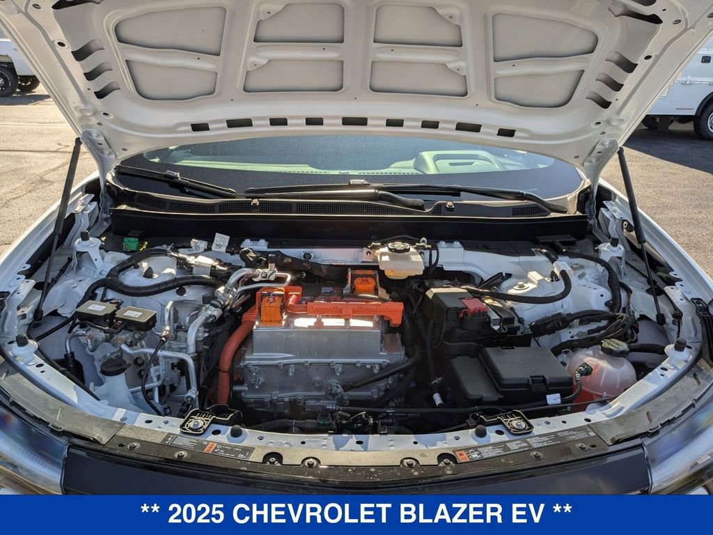 New 2025 Chevrolet Blazer EV LT image 32