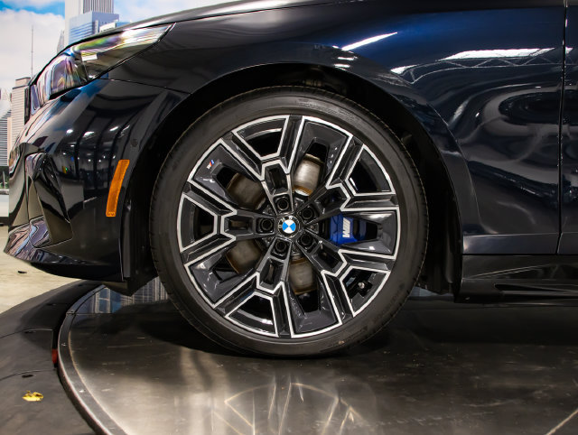 New 2027 BMW i5 xDrive40 w/ M Sport Package AWD/4WD image 7