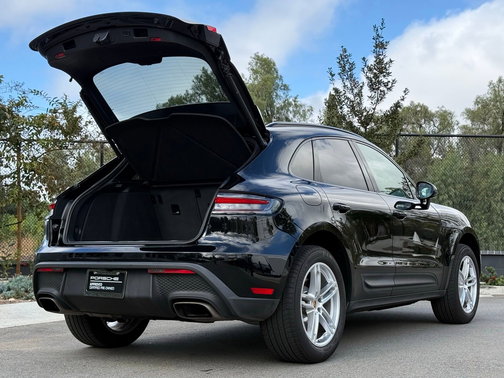 Certified 2024 Porsche Macan image 32