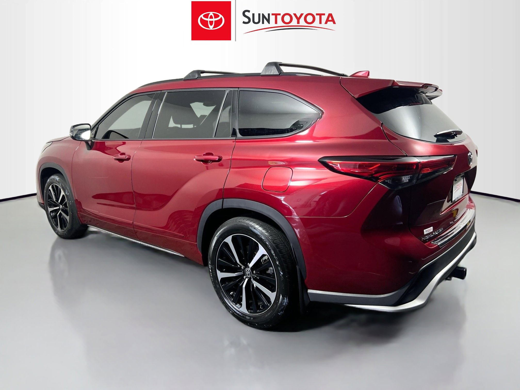 Used 2022 Toyota Highlander XSE FWD image 6