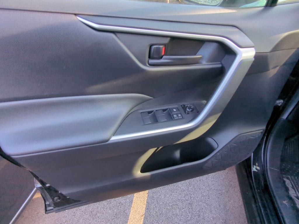 Used 2019 Toyota RAV4 LE w/ All Weather Liner Package AWD/4WD image 9