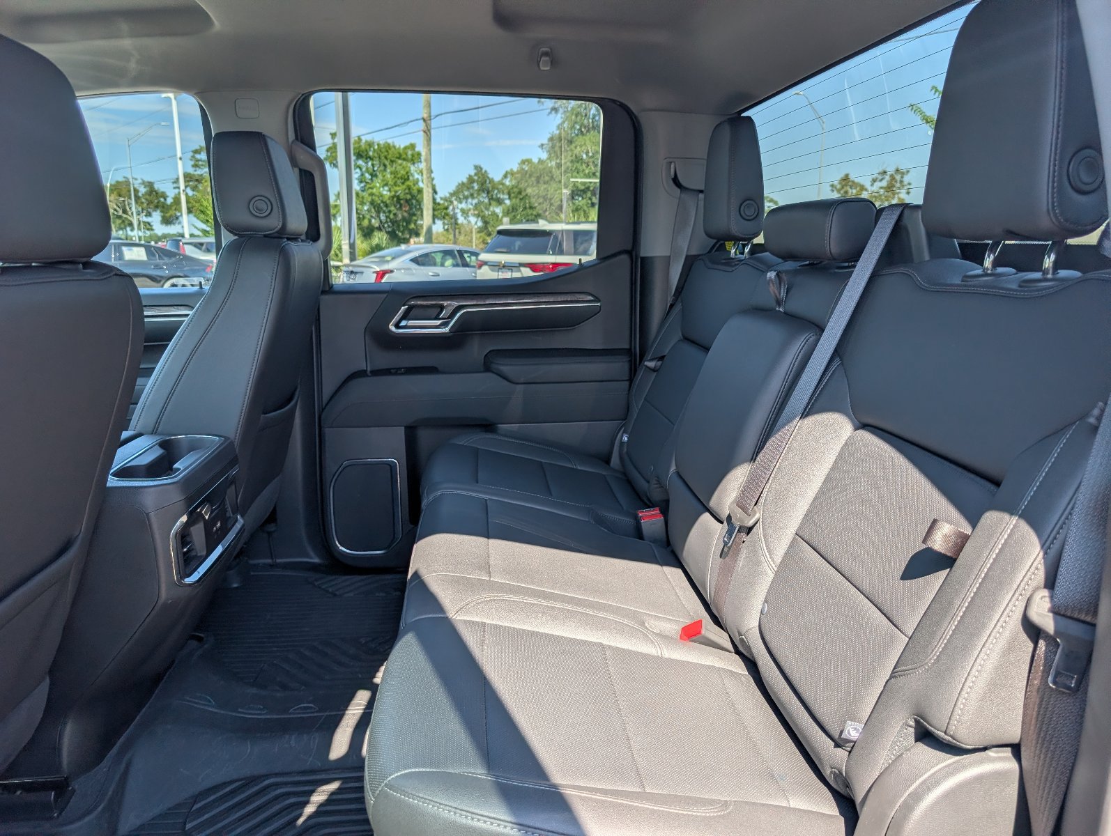 Used 2024 Chevrolet Silverado 1500 LTZ AWD/4WD image 33