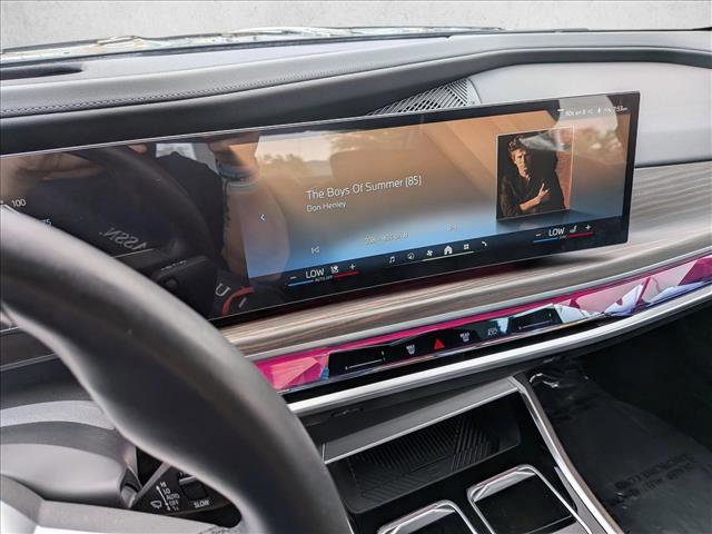 Certified 2024 BMW i7 xDrive60 w/ Premium Package AWD/4WD image 20