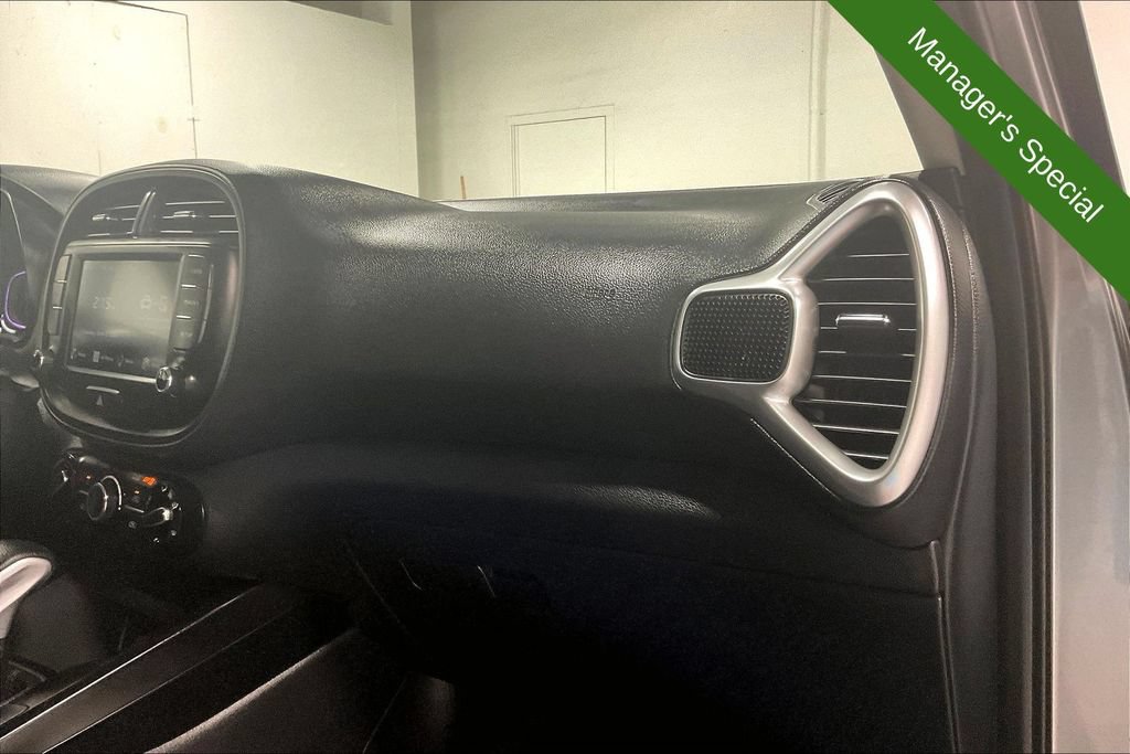 Used 2025 Kia Soul LX w/ LX Technology Package FWD image 19