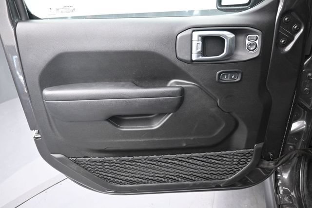 Used 2025 Jeep Wrangler Unlimited Rubicon AWD/4WD image 15