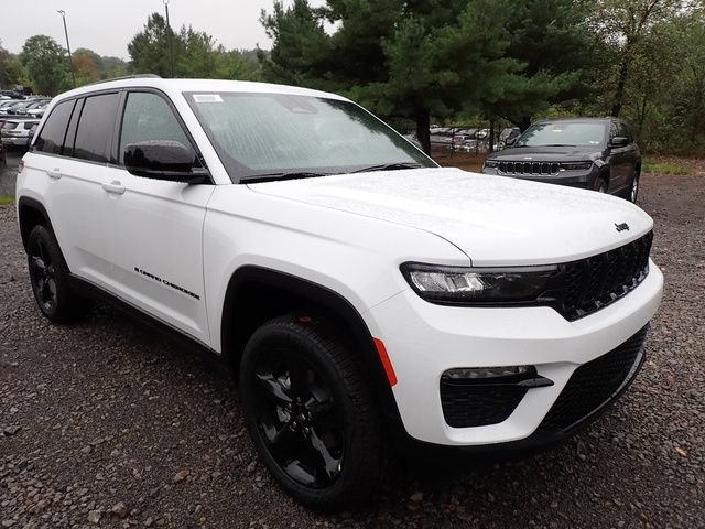 New 2025 Jeep Grand Cherokee Limited w/ Black Appearance Package AWD/4WD image 9