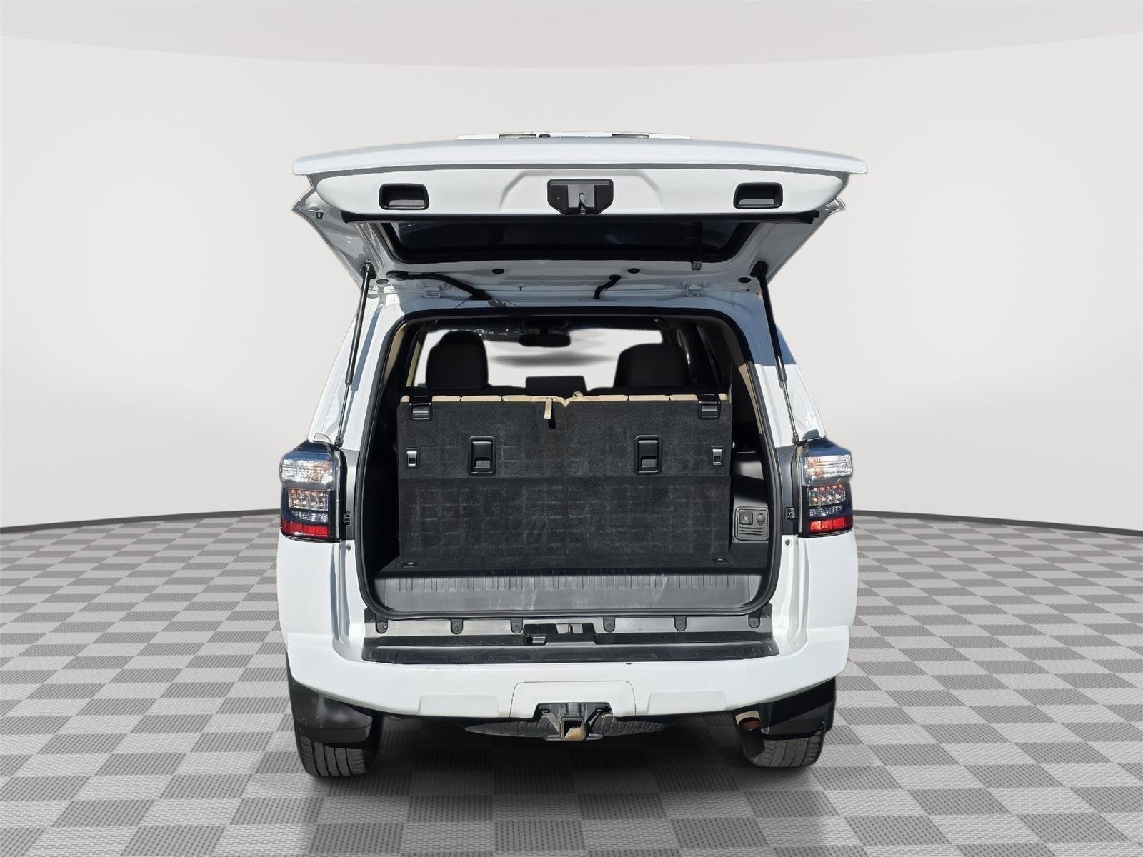 Used 2016 Toyota 4Runner SR5 image 7