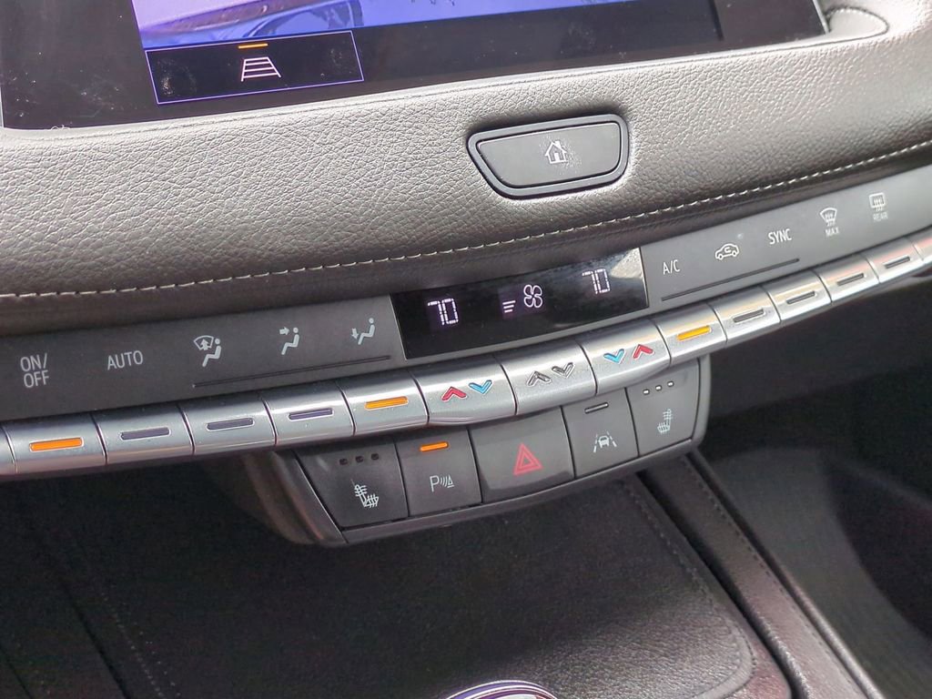 Used 2023 Cadillac XT4 Luxury w/ Cold Weather Package image 19