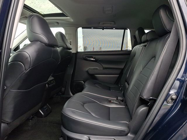 Used 2024 Toyota Highlander XLE image 11
