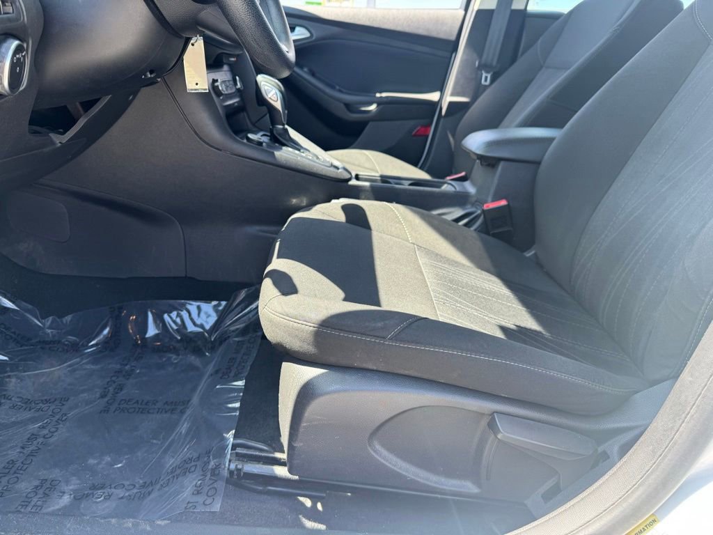 Used 2016 Ford Focus SE FWD image 5