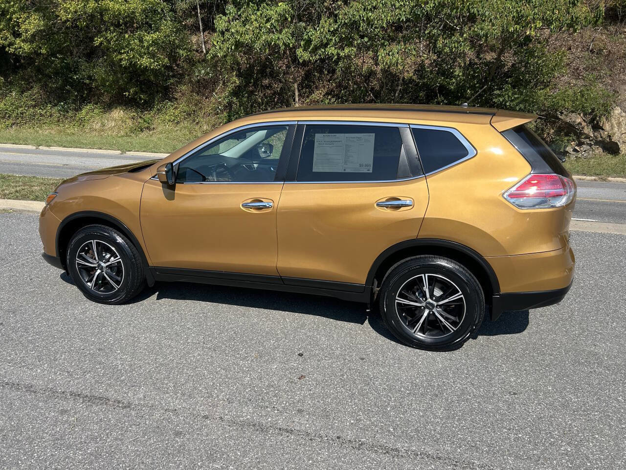 Used 2014 Nissan Rogue S w/ S Family Package image 4