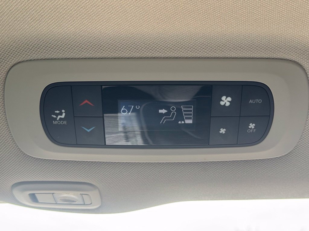 Used 2023 Chrysler Pacifica Limited FWD image 33