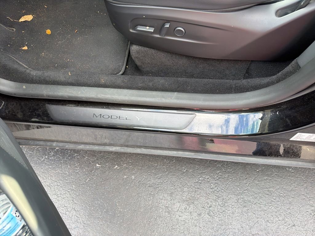 Used 2026 Tesla Model Y Long Range image 7