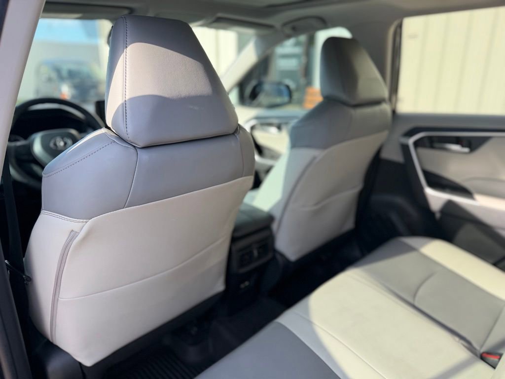 Used 2021 Toyota RAV4 XLE Premium AWD/4WD image 20
