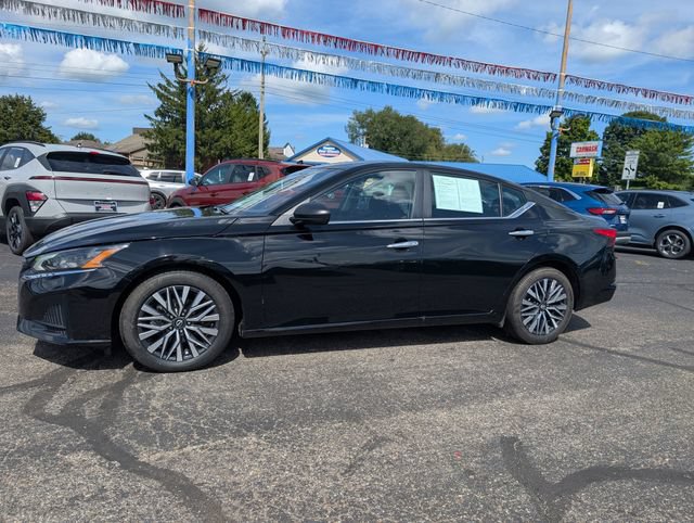Used 2025 Nissan Altima 2.5 SV FWD image 4