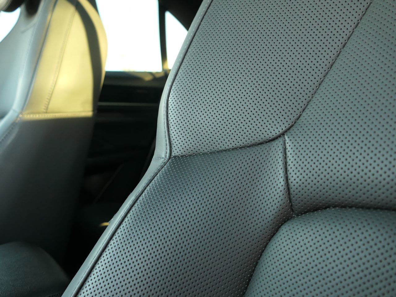 Used 2024 Porsche Macan 4 Electric image 17