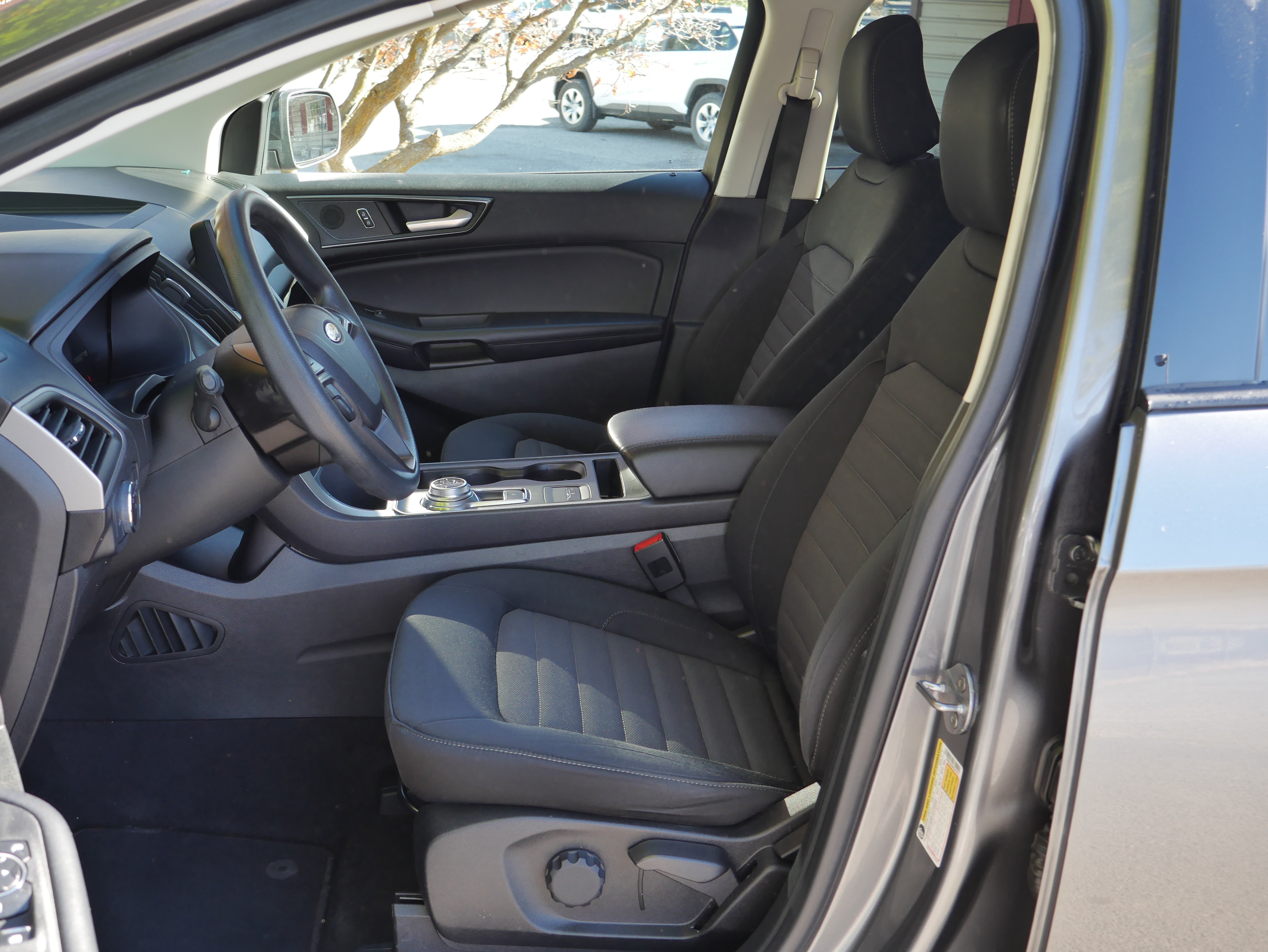 Certified 2023 Ford Edge SE w/ Black Appearance Package AWD/4WD image 3