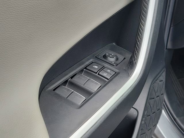 Used 2023 Toyota RAV4 Limited image 17