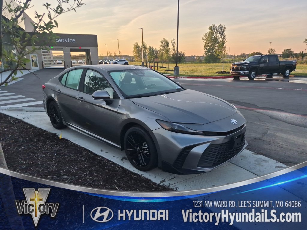 Used 2025 Toyota Camry SE FWD image 7