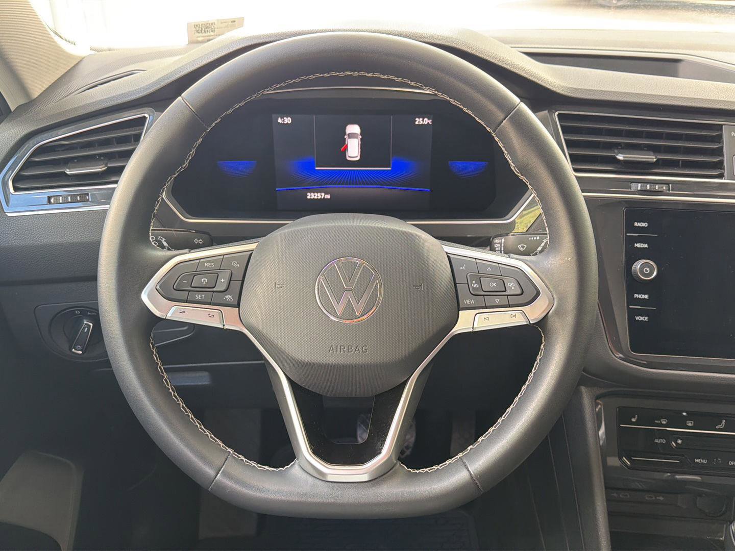 Used 2023 Volkswagen Tiguan SE image 19