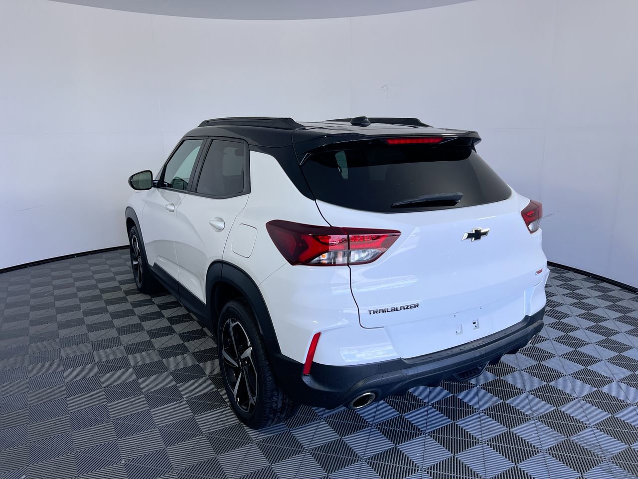 Used 2023 Chevrolet TrailBlazer RS w/ Convenience Package FWD image 5