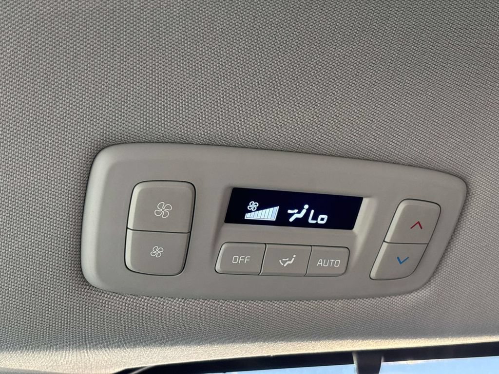 Used 2024 Kia Carnival EX FWD image 31