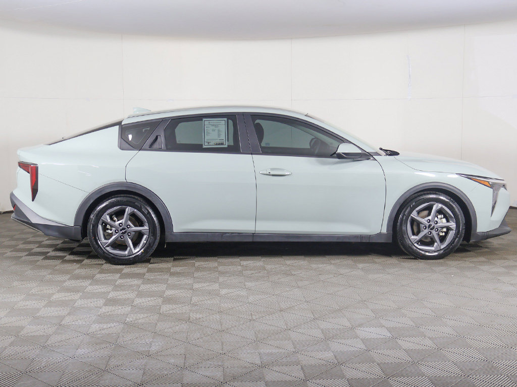 Used 2025 Kia K4 FWD image 17