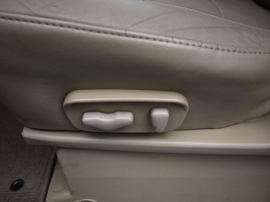 Used 2011 Nissan Armada Platinum w/ 2nd Row Captain Seat Pkg image 11