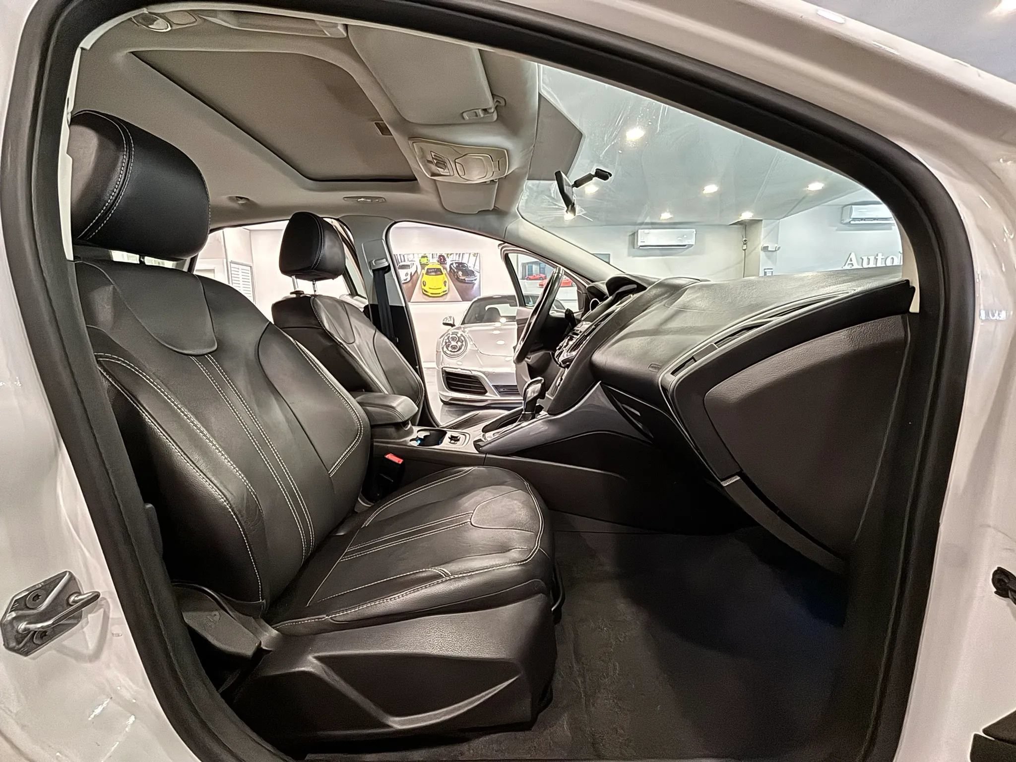 Used 2014 Ford Focus Titanium FWD image 20