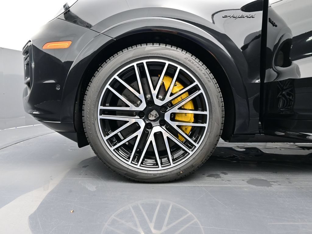 New 2026 Porsche Cayenne Turbo AWD/4WD image 6