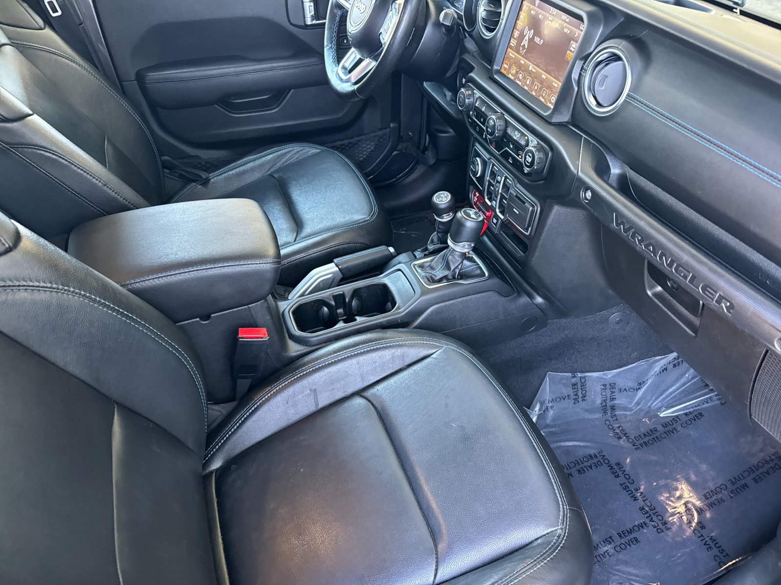Used 2022 Jeep Wrangler Unlimited Rubicon 4xe w/ Cold Weather Group AWD/4WD image 18