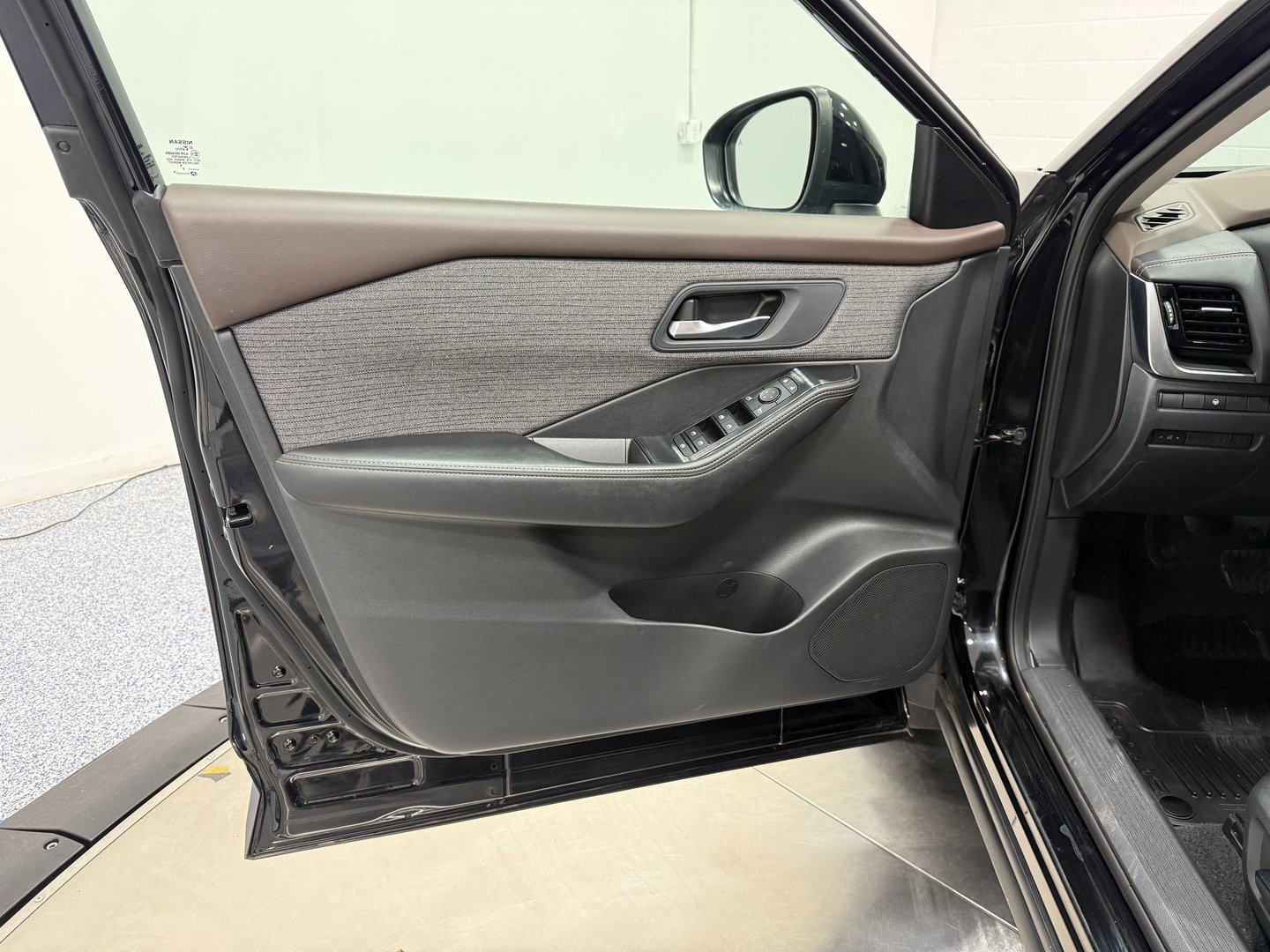 Used 2022 Nissan Rogue SV image 9