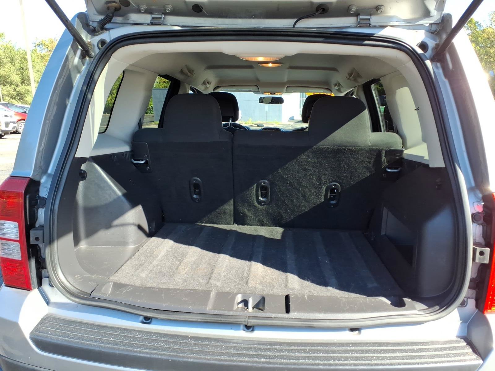Used 2015 Jeep Patriot Sport w/ Power Value Group AWD/4WD image 28
