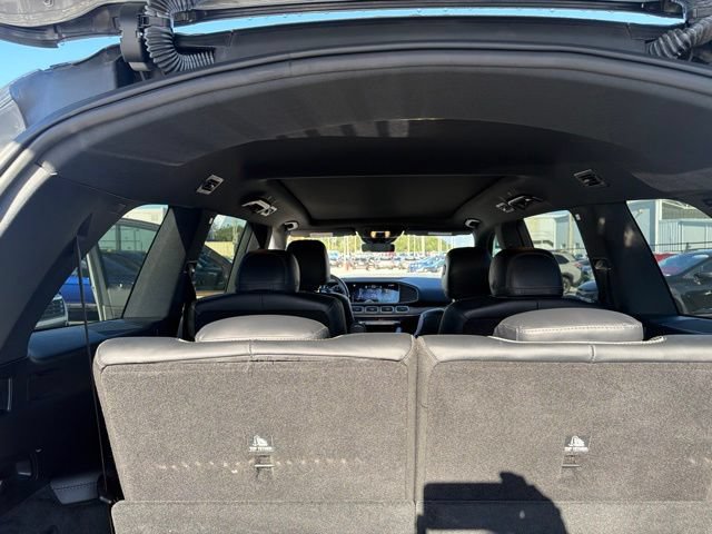 Used 2024 Mercedes-Benz GLS 580 4MATIC image 11