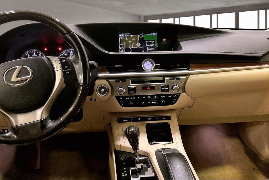 Used 2015 Lexus ES 350 w/ Luxury Package image 6