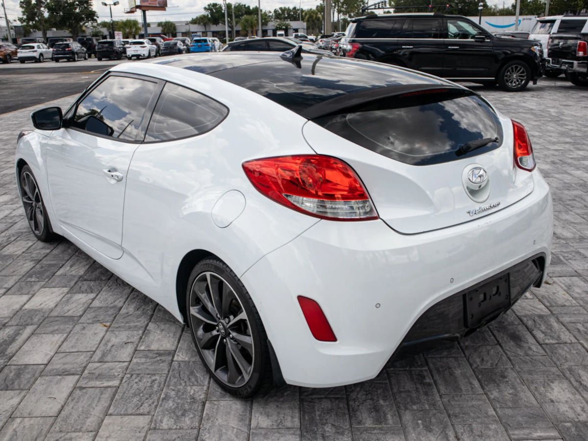 Used 2013 Hyundai Veloster w/ Style Pkg FWD image 5