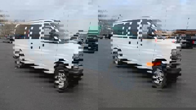 New 2026 Chevrolet Express 3500 LS image 2